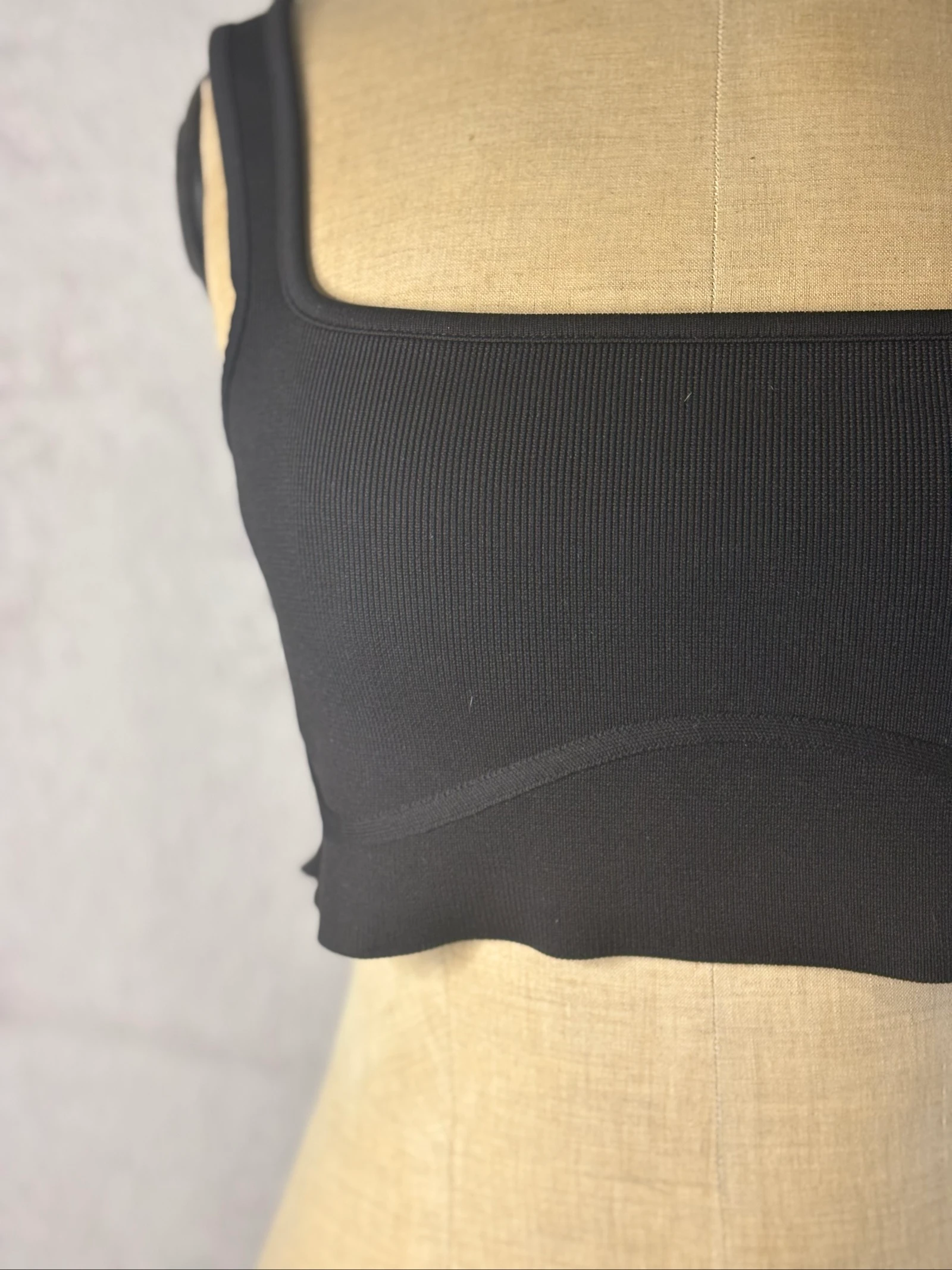 Crop top Zara preto com nervuras T.G – photo 2